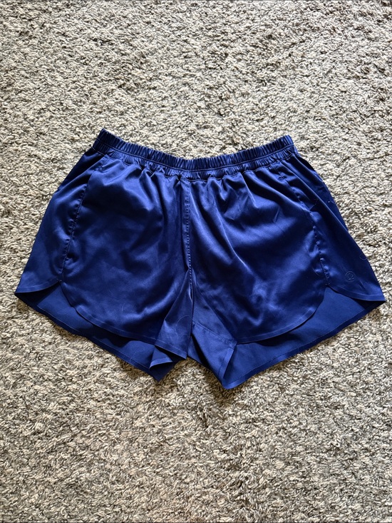 lululemon athletica Pants - Lululemon Satin-effect shorts
